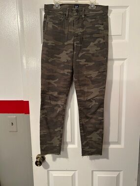 GAP Women’s Skinny Camo Jeans - Olive Green